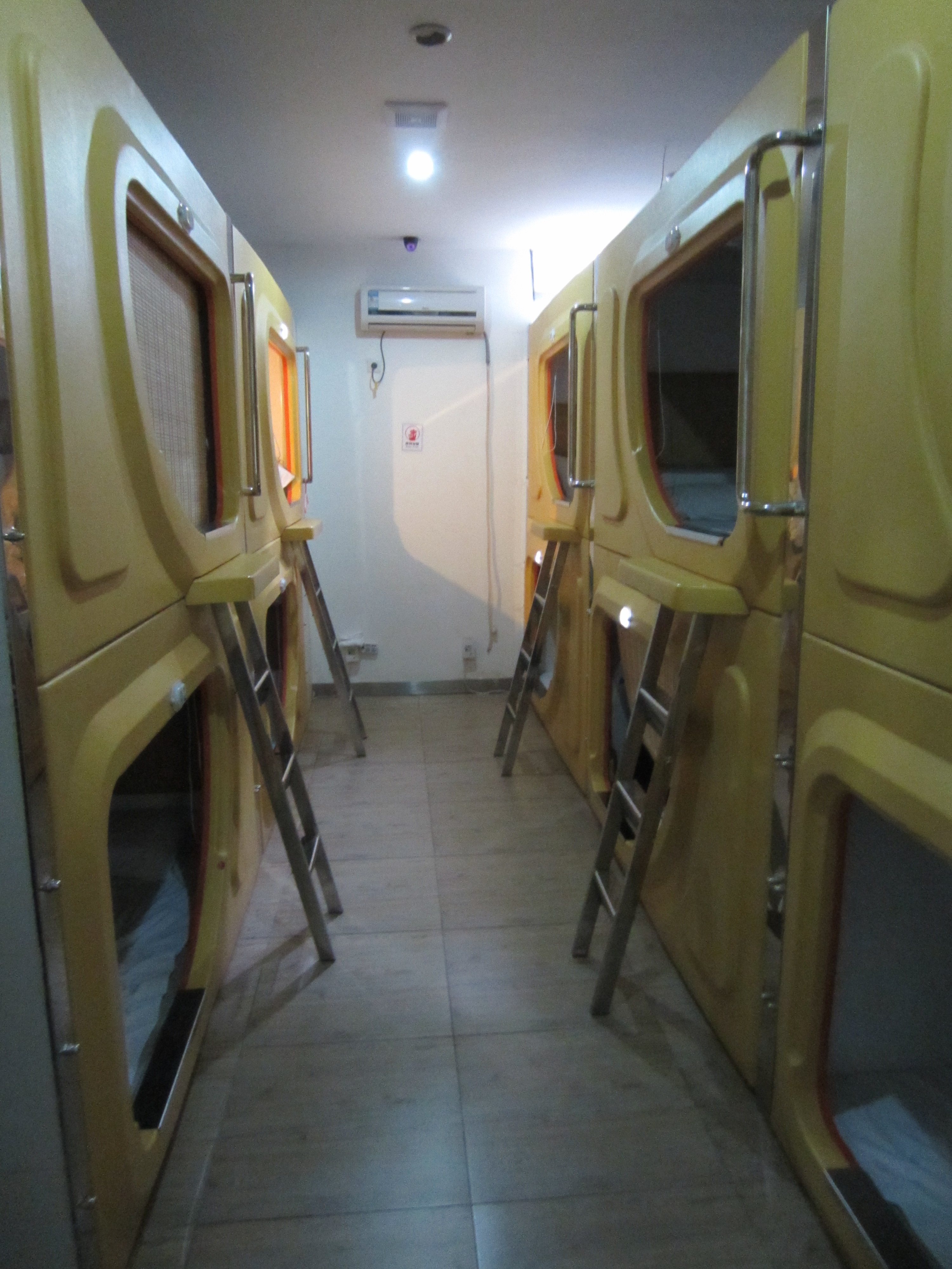 3718-xian-capsule-hotel